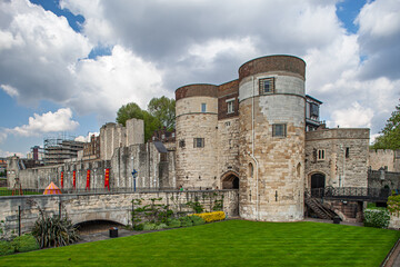 Fototapeta premium Middle Tower at Tower of London with entrance and surrounding area