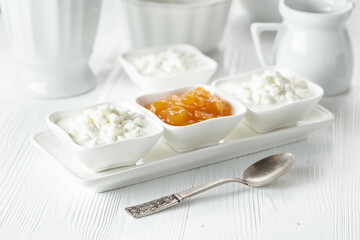 Cottage cheese with cream and yellow jam.