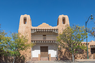 Obraz premium Santa Fe New Mexico Architecture Style with Adobe Mud, Wooden Balconies and Bell Towers