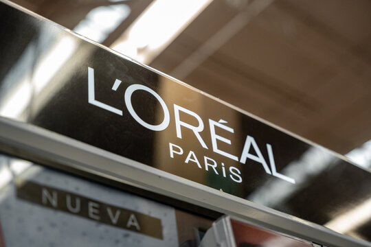 LOreal Paris advertising poster inside a supermarket. L'Or&eacute;al S.A. brand, originated in France. Guadalajara, Jalisco, Mexico, December 4, 2025. L Or&eacute;al 