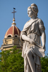 Escultura de mujer en la plaza de armas, Piura, Peru.