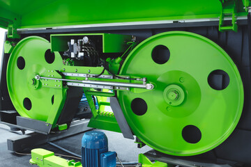 Industrial machine for sawing wood panels and finishing edges for furniture production