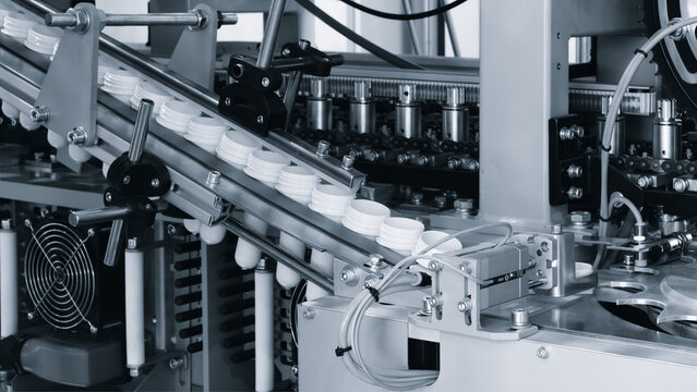 Machine for producing plastic beverage bottles using extrusion method from plastic preformed PET capsules.