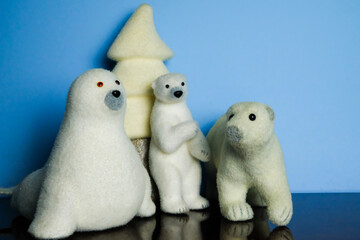  Playful reproductions of polar bears and a seal form a Christmas composition