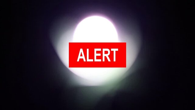 Un primer plano de un rect&aacute;ngulo de color rojo con la palabra alerta y una luz blanca en movimiento en un fondo negro
