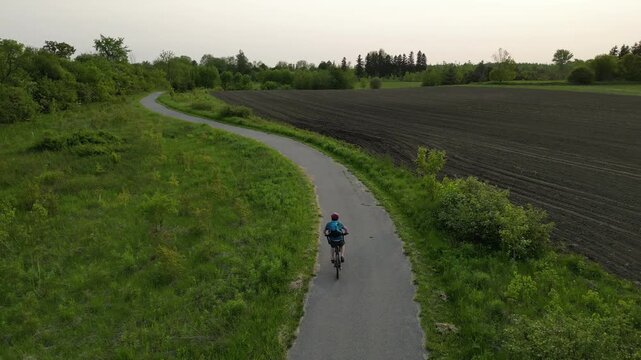 Aerial view of a mountain biker on a trail at sunset - Vue a&eacute;rienne d'un v&eacute;t&eacute;tiste sur un chemin au coucher de soleil
