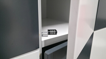 A lock with a code mechanism. Protection of personal belongings using a lock with a code mechanism in lockers.