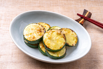 ズッキーニの塩こうじ炒め