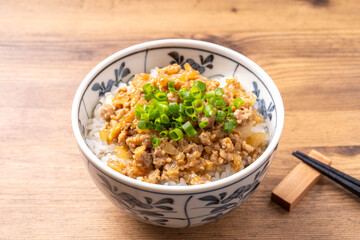 肉みそ丼