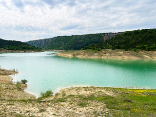 Fototapeta premium Ričice Reservoir or Green Lake in Imotska Krajina, Croatia - Akumulacijsko jezero Ričice ili Zeleno jezero u Imotskoj krajini, Hrvatska