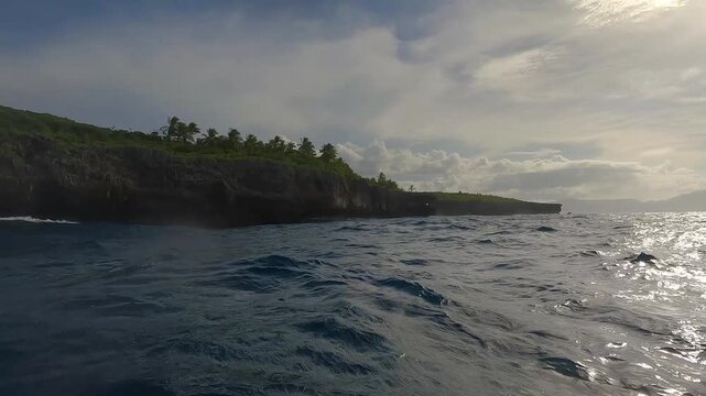 Playa fronton  Saman&aacute;, Rep&uacute;blica DominicanaLa cascada tiene una altura de aproximadamente 40 metros, aunque algunas fuentes la describen con una ca&iacute;da de hasta 50 metros o 164 pies (unos 50 metros). 