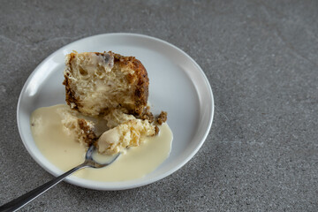 Sweet dumplings tasting with vanilla cream sauce, monkey bread