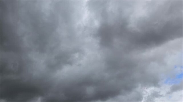 Cloudy sky begins to get more gloomy