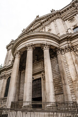 Obraz premium Colonnade and side view of St Paul's Cathedral, where the entrance for visitors is, seen from Canon Aly, London, United Kingdom.