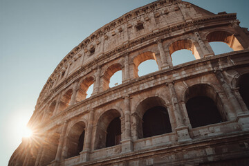 Obraz premium Roman Colosseum at Sunset – Historic Landmark and Travel Concept