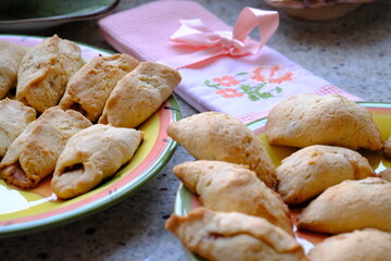 Fresh apple cookies, fresh from the oven. A Turkish-embroidered napkin with a pink ribbon. A pink floral decorative plate. Homemade cookies. Turkish cuisine. Tea time. Ramadan iftar. A green cup.