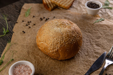 Round sesame seed bun
