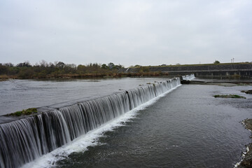 荒川の人工滝「明戸白糸の滝」　埼玉県深谷市