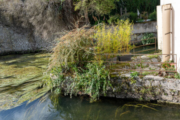 Les canaux du vieux Chartres font principalement r&eacute;f&eacute;rence aux vestiges du Canal Louis XIV, 
