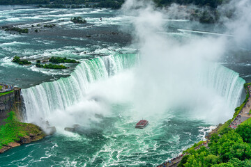 Fototapeta premium Exciting river cruise under Niagara Falls showcasing nature’s energy and dramatic scenery