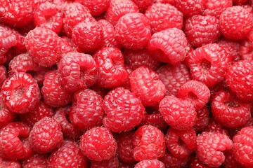 Naklejka premium Fresh ripe raspberries as background, top view