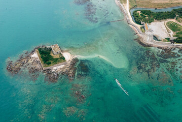 Vue a&eacute;rienne de l'&icirc;le Tatihou &agrave; Saint Vaast-la-Hougue en France