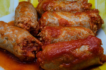 Pork sausages in tomato sauce are a succulent and tasty dish, very easy to prepare.