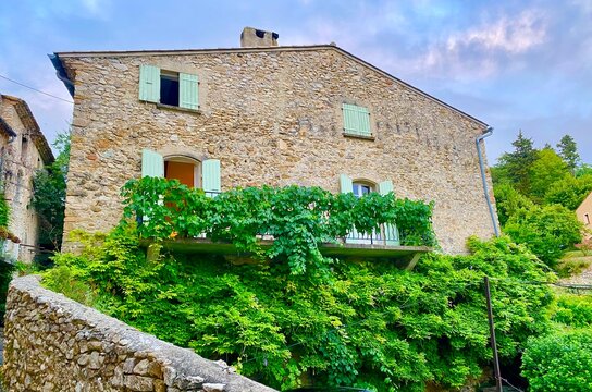 house on the hill in venterol