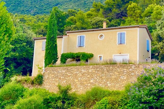house on the hill in venterol