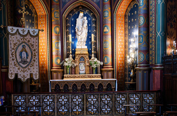 vue intérieure de l'église Saint Eugène Sainte Cécile dans le centre de Paris en France