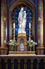 vue intérieure de l'église Saint Eugène Sainte Cécile dans le centre de Paris en France