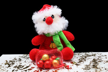 le p&egrave;re No&euml;l et ses boules de chocolat