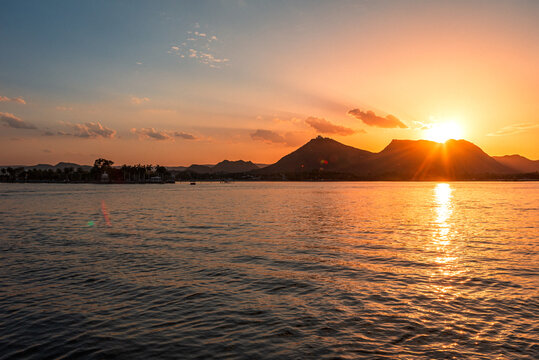 Mesmerizing view of Fateh Sagar Lake situated in the city of Udaipur, Rajasthan, India. It is an artificial lake popular for boating among tourist who visits City of lakes to enjoy vacations.