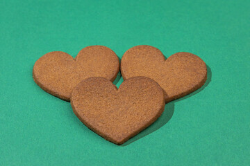gingerbread hearts on a green background