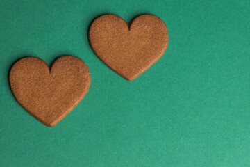 gingerbread hearts on a green background