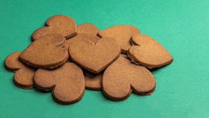 gingerbread hearts on a green background
