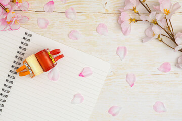 卒業入学イメージ｜ランドセルとノートと桜