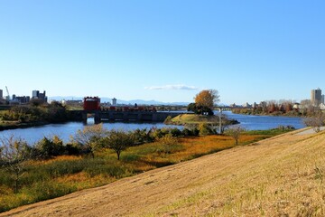 日本　秋の荒川