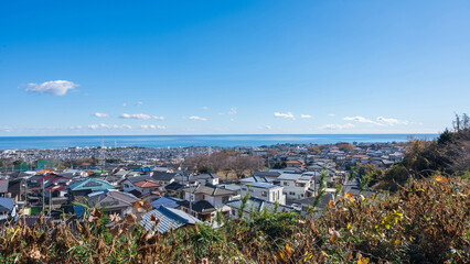 海沿いの街を一望できる絶景パノラマビュー