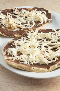 A view of some memelas.