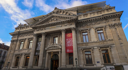 Naklejka premium BRUSSELS, BELGIUM - NOVEMBER 26, 2025 - Brussels Bourse, a neoclassical landmark, now home to an interactive Belgian Beer World museum
