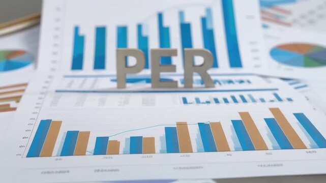 PERの文字と青色グラフが並ぶ企業の経済データを示す壁紙背景