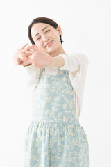 エプロンを着た女性　ライフスタイルイメージ