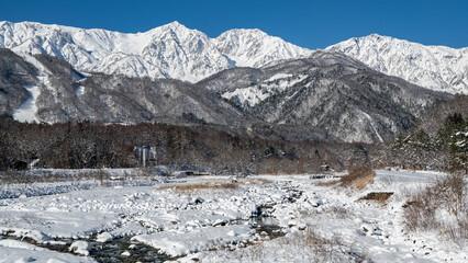 冠雪した晩秋の北アルプス　長野県白馬村