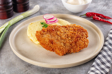 Chicken schnitzel with mashed potatoes