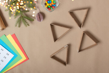 The triangles of the Advent calendar are made of thick cardboard. Step-by-step instructions. Step 3 connect the strips into triangles