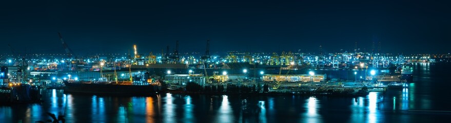 Fototapeta premium Panorama of industrial cargo shipping port at night