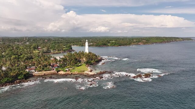 Incredibly beautiful Sri Lanka with temples and beaches