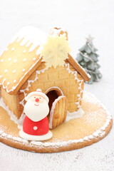 手作りクッキーでできたお菓子の家