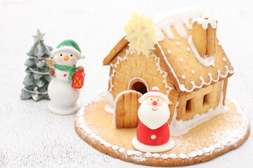 手作りクッキーでできたお菓子の家